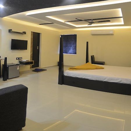 Hotel Barcelona Exotica Ахмедабад Экстерьер фото
