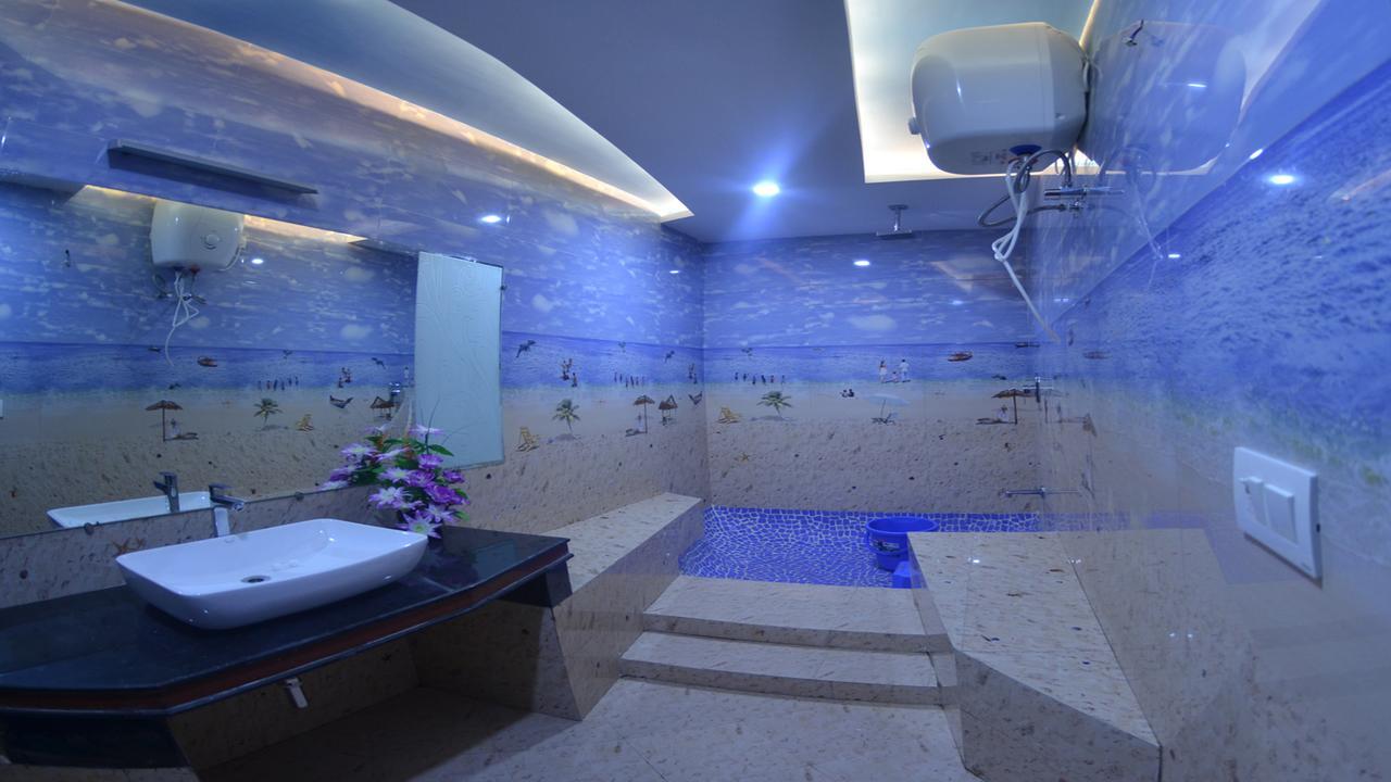 Hotel Barcelona Exotica Ахмедабад Экстерьер фото